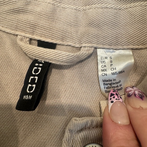 H&M Women’s Divided Oversized Cotton Button Up Tan Shirt Jacket Size S - Picture 4 of 8